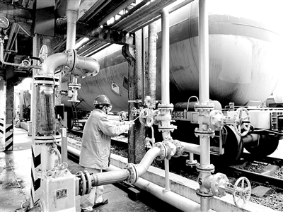 武漢石化煉油四部鐵路站 開好頭、起好步，為企業生產平穩運行注入新動力