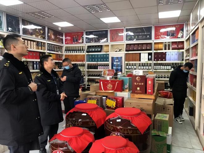 涪城區(qū)市場監(jiān)管局開展節(jié)前白酒市場專項整治行動