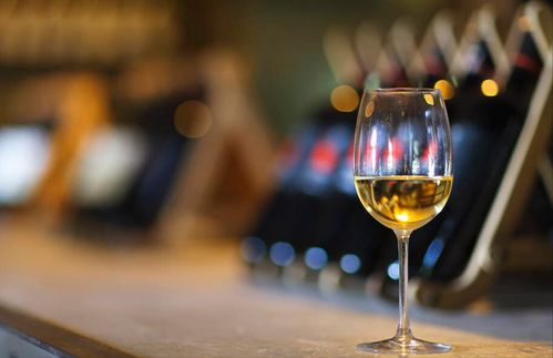 抗壓前行 尋求變革 搶抓新機(jī)——二〇二〇年中國酒業(yè)回顧與產(chǎn)業(yè)內(nèi)外環(huán)境及食品銷售觀察